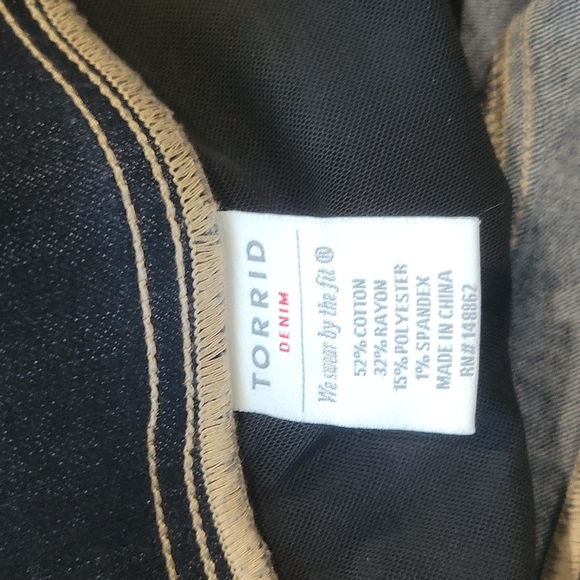 NWOT Torrid Pull On Skinny Jeans - Picture 6 of 6